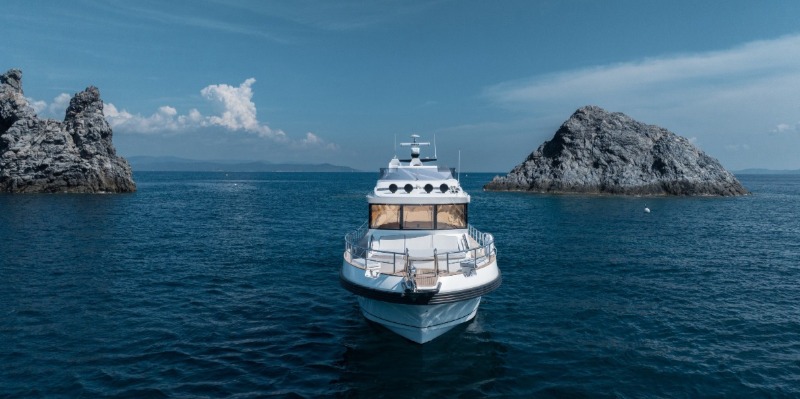 Yacht brokerage and new boat brands web system